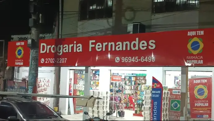 Nova fachada da Drogaria Fernandes em Monjolos